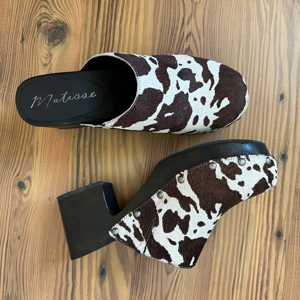 MATISSE COW PRINT CLOGS